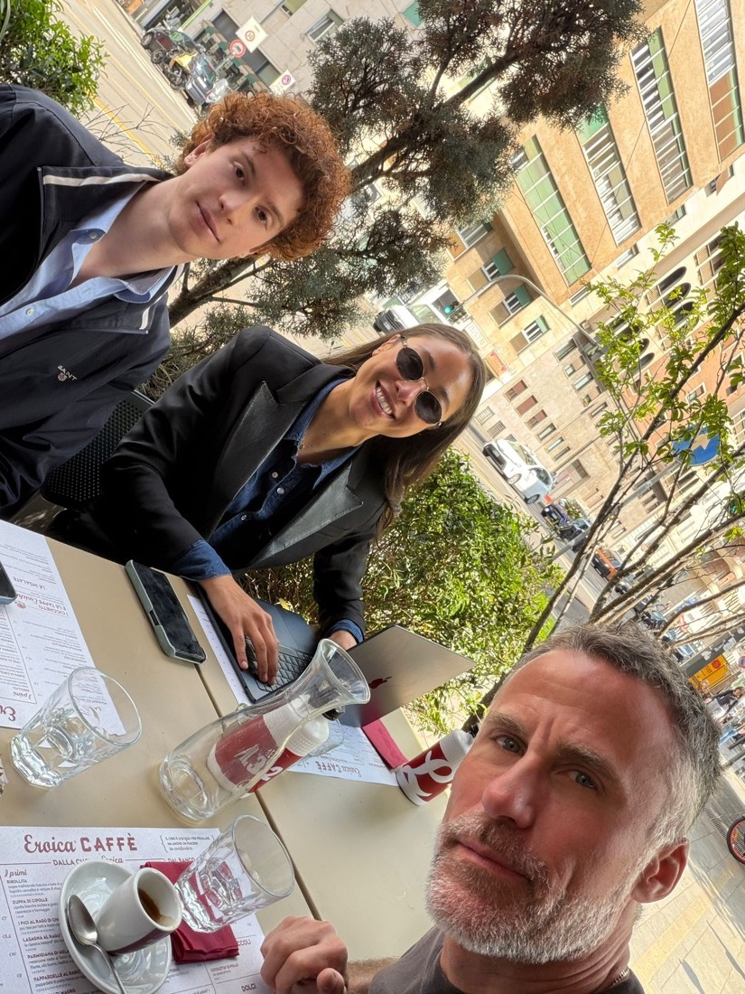 Il team Baraonda al bar